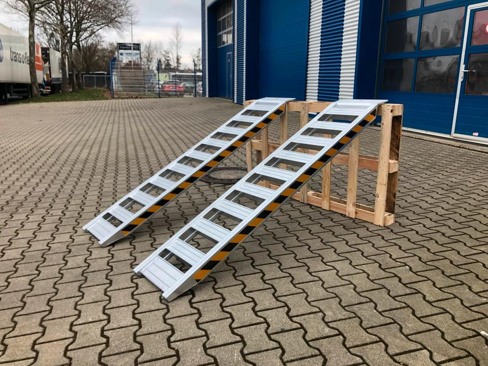 Alurampen Satz 2m 2000KG Minibagger Minilader Quad Auffahrrampe *INKL.19% MWST* - Yükleme rampası: fotoğraf 1 Alurampen Satz 2m 2000KG Minibagger Minilader Quad Auffahrrampe *INKL.19% MWST* - Yükleme rampası: fotoğraf 1