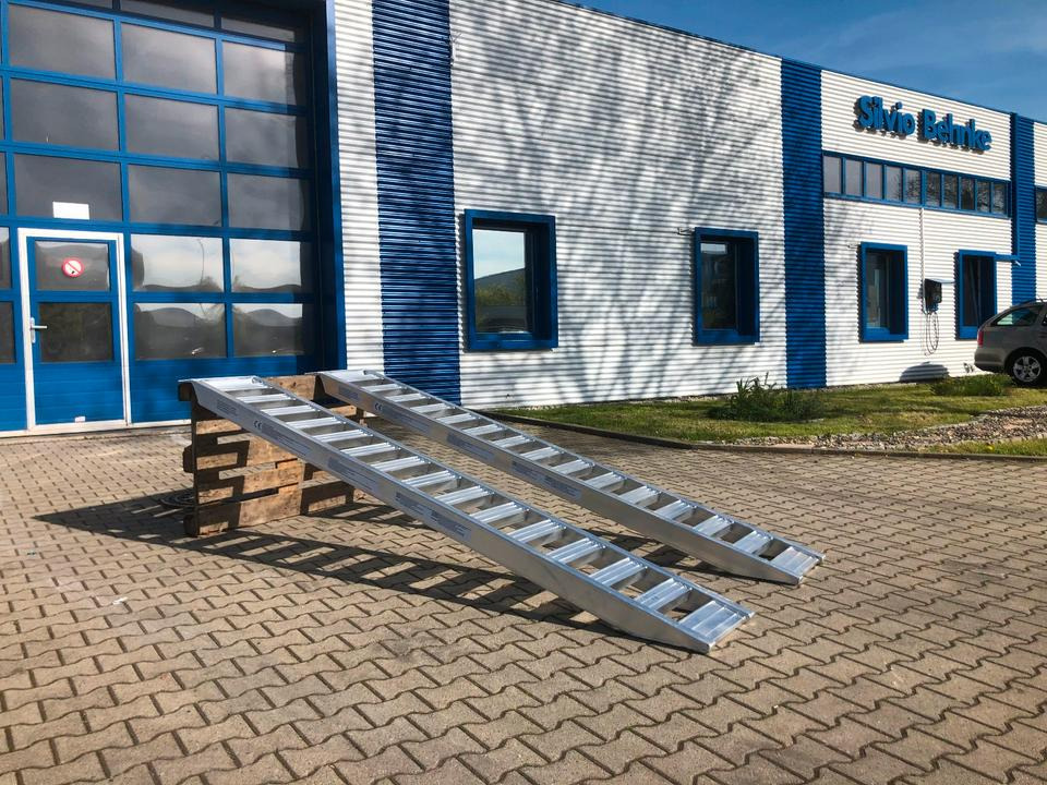 Alurampen Satz 3m 3000KG Minibagger Minilader Quad Auffahrrampe *INKL.19% MWST* - Yükleme rampası: fotoğraf 4 Alurampen Satz 3m 3000KG Minibagger Minilader Quad Auffahrrampe *INKL.19% MWST* - Yükleme rampası: fotoğraf 4