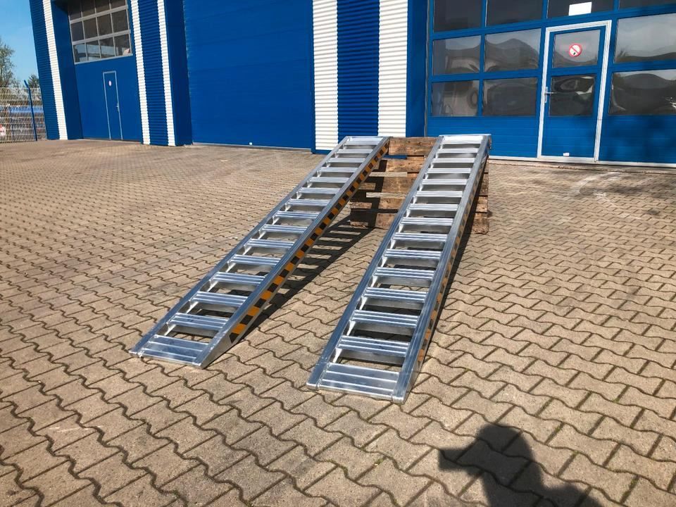 Alurampen Satz 3m 3000KG Minibagger Minilader Quad Auffahrrampe *INKL.19% MWST* - Yükleme rampası: fotoğraf 2 Alurampen Satz 3m 3000KG Minibagger Minilader Quad Auffahrrampe *INKL.19% MWST* - Yükleme rampası: fotoğraf 2