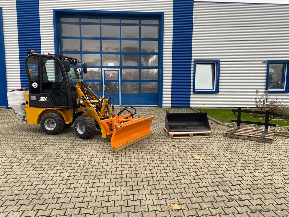 Radlader/Hoflader BK906 mit Kabine inkl. Winter-Komplettpaket *INKL.19% MWST.*BERGER KRAUS*PERKINS*EURO*SOFORT!* - Belden kırmalı yükleyici: fotoğraf 1 Radlader/Hoflader BK906 mit Kabine inkl. Winter-Komplettpaket *INKL.19% MWST.*BERGER KRAUS*PERKINS*EURO*SOFORT!* - Belden kırmalı yükleyici: fotoğraf 1