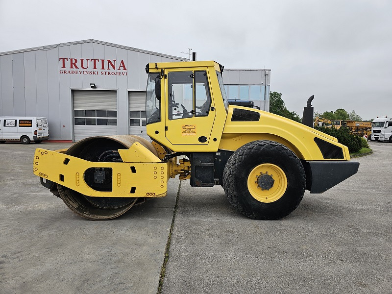 BOMAG BW213DH-4 - Kompaktör: fotoğraf 1 BOMAG BW213DH-4 - Kompaktör: fotoğraf 1