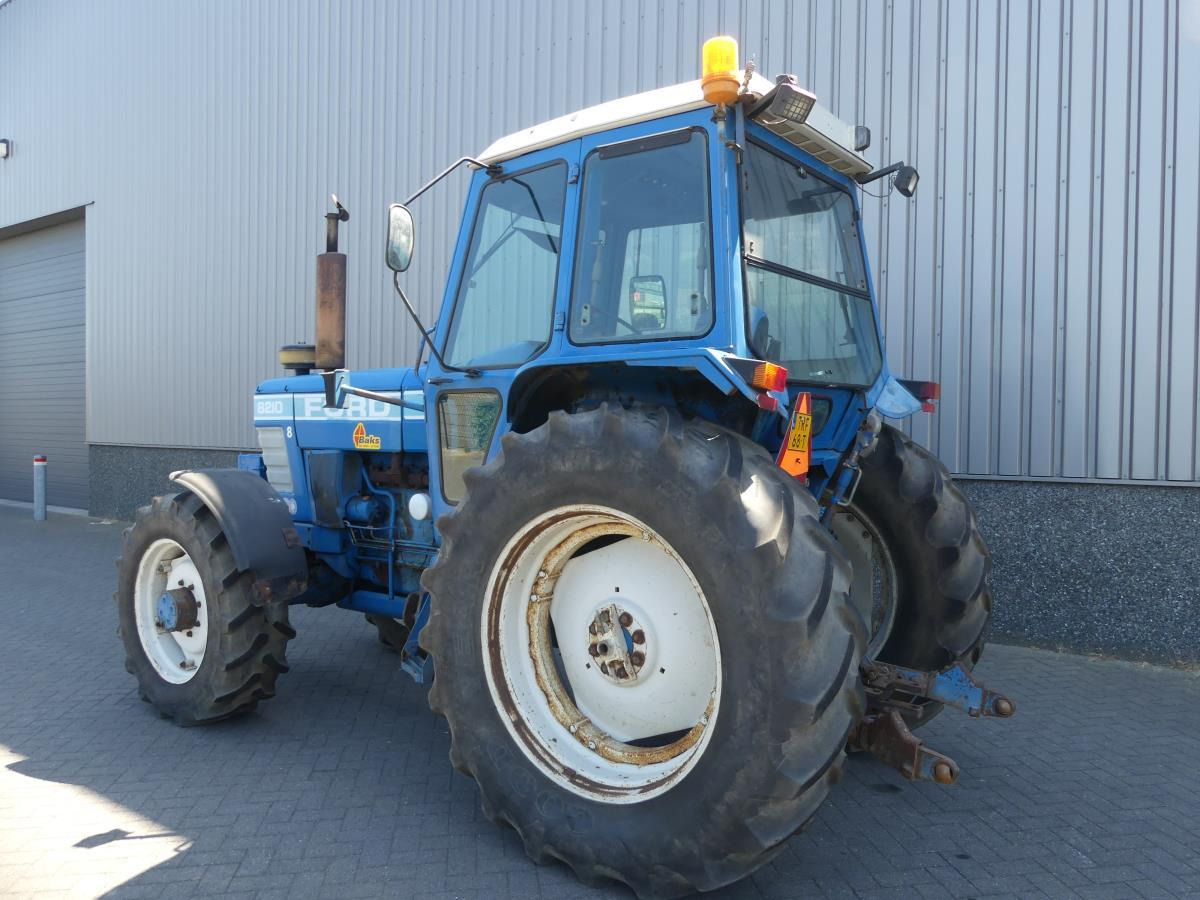 Ford 8210 - Traktör: fotoğraf 4 Ford 8210 - Traktör: fotoğraf 4