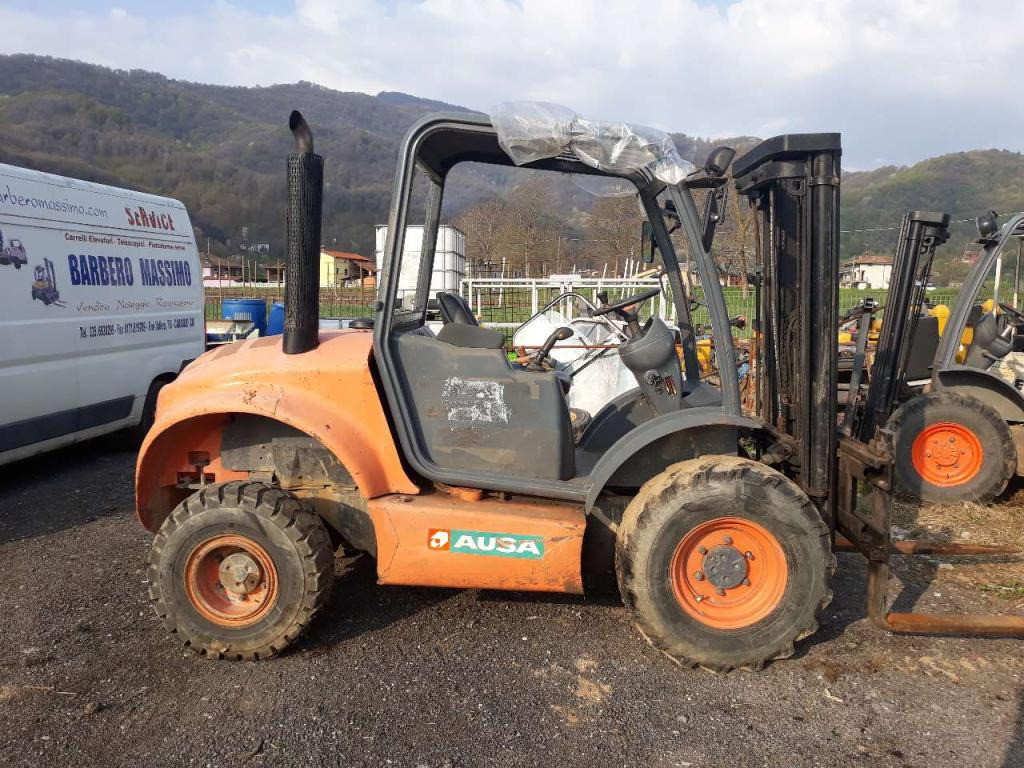 Ausa C200HX4 - Arazi tipi forklift: fotoğraf 3 Ausa C200HX4 - Arazi tipi forklift: fotoğraf 3