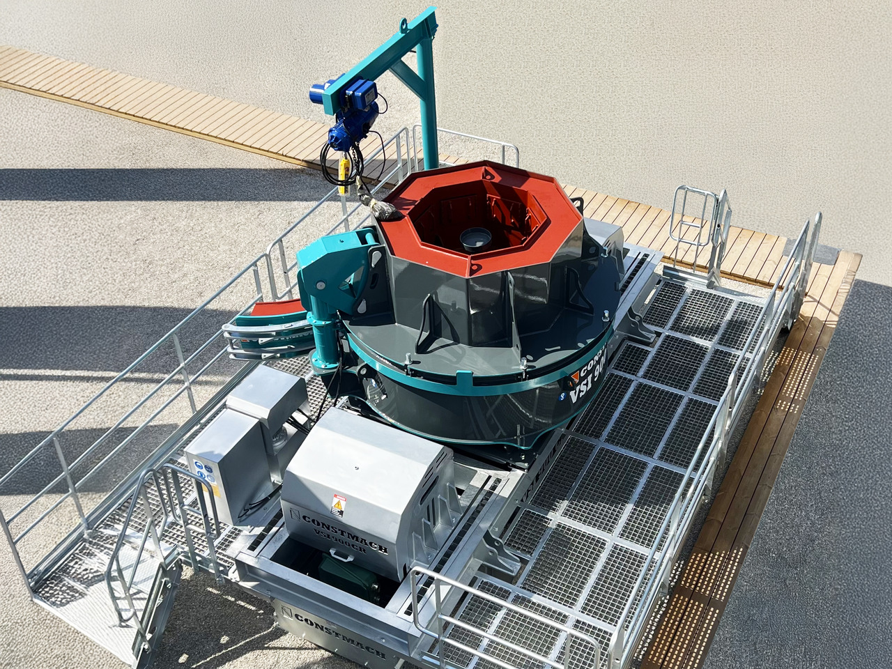 Constmach Concasseur à Percussion à Axe Vertical d'une Capacité de 65 à 400 T/H - Darbeli kırıcı: fotoğraf 1 Constmach Concasseur à Percussion à Axe Vertical d'une Capacité de 65 à 400 T/H - Darbeli kırıcı: fotoğraf 1