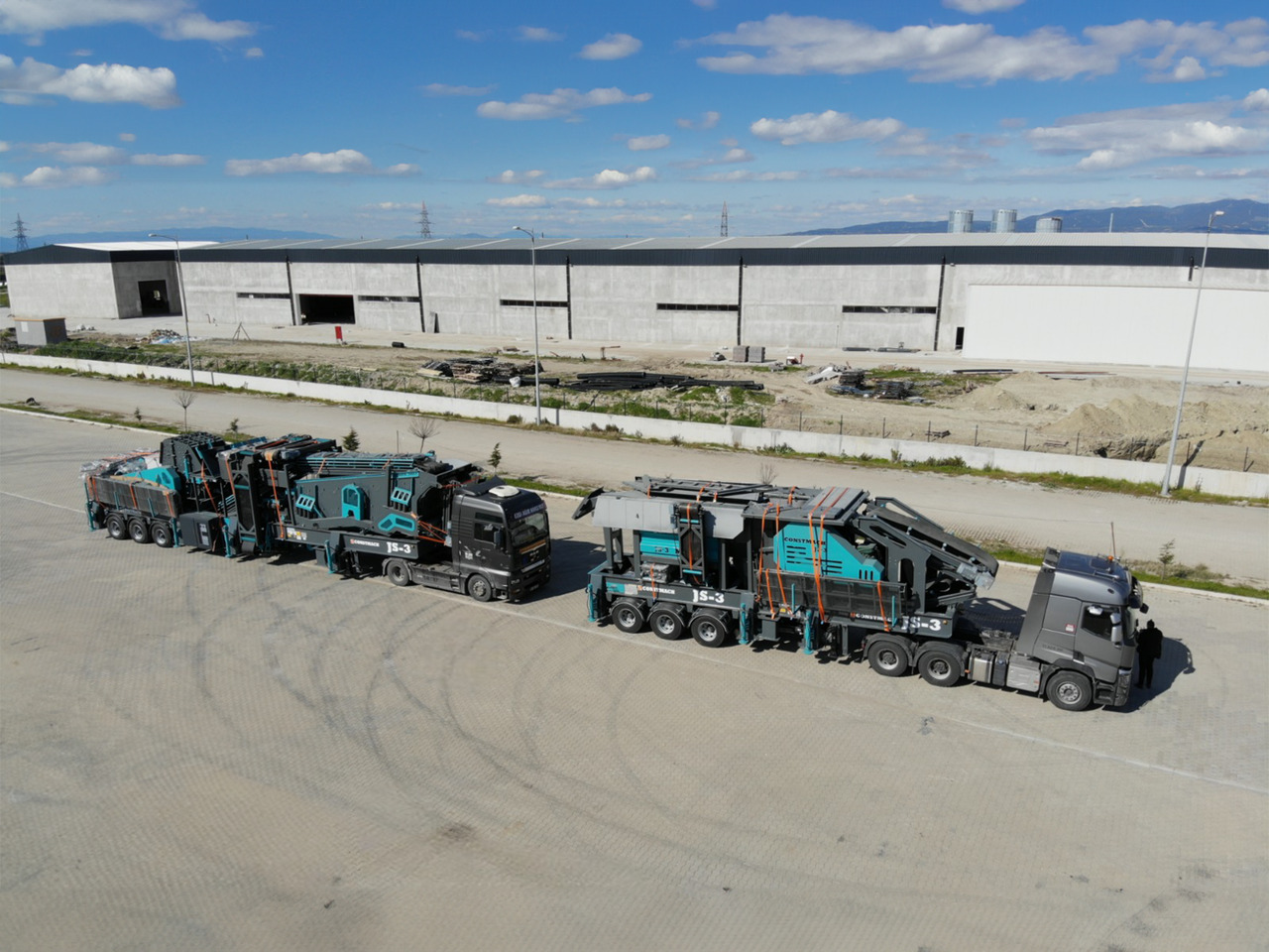 Constmach Mobile Stone Crushing Plant With Capacity Of 300 Tons - Mobil konkasör tesisi: fotoğraf 1 Constmach Mobile Stone Crushing Plant With Capacity Of 300 Tons - Mobil konkasör tesisi: fotoğraf 1