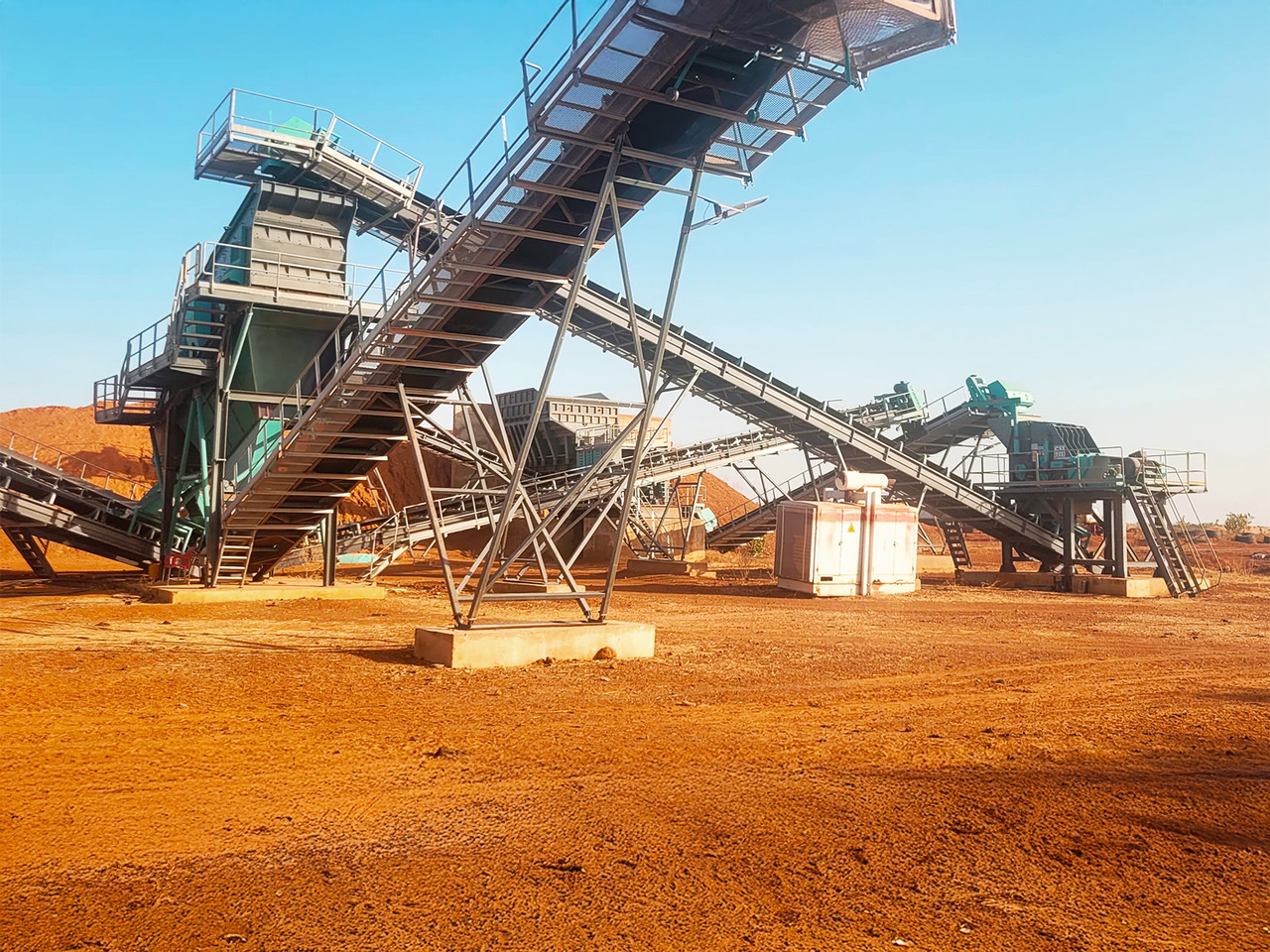 Constmach Stationary Stone Crushing and Screening Plant 50 to 1,000 TPH - Konkasör tesisi: fotoğraf 3 Constmach Stationary Stone Crushing and Screening Plant 50 to 1,000 TPH - Konkasör tesisi: fotoğraf 3