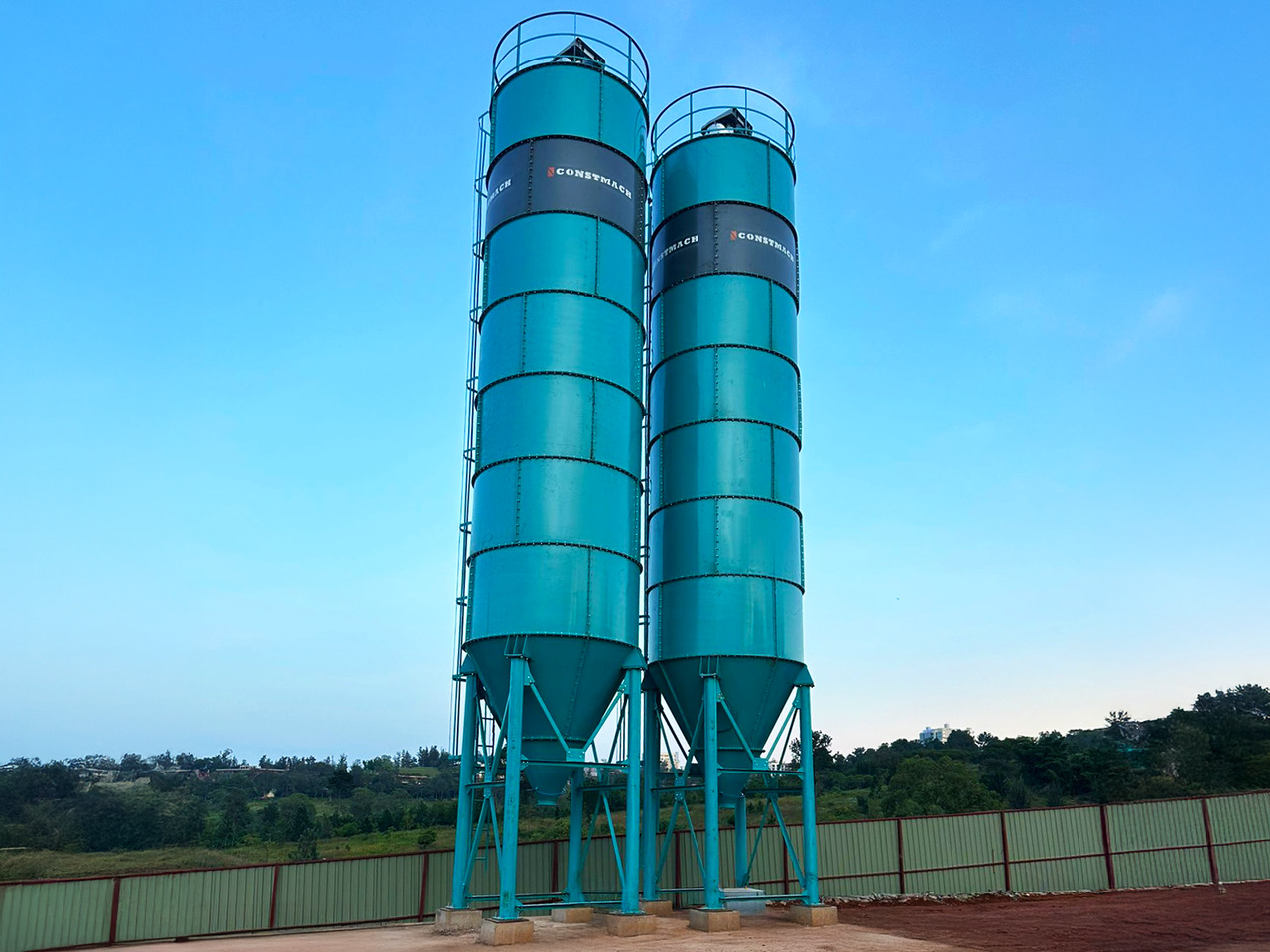 Constmach Zement Silo mit 100 Tonnen Kapazität - Çimento silosu: fotoğraf 1 Constmach Zement Silo mit 100 Tonnen Kapazität - Çimento silosu: fotoğraf 1