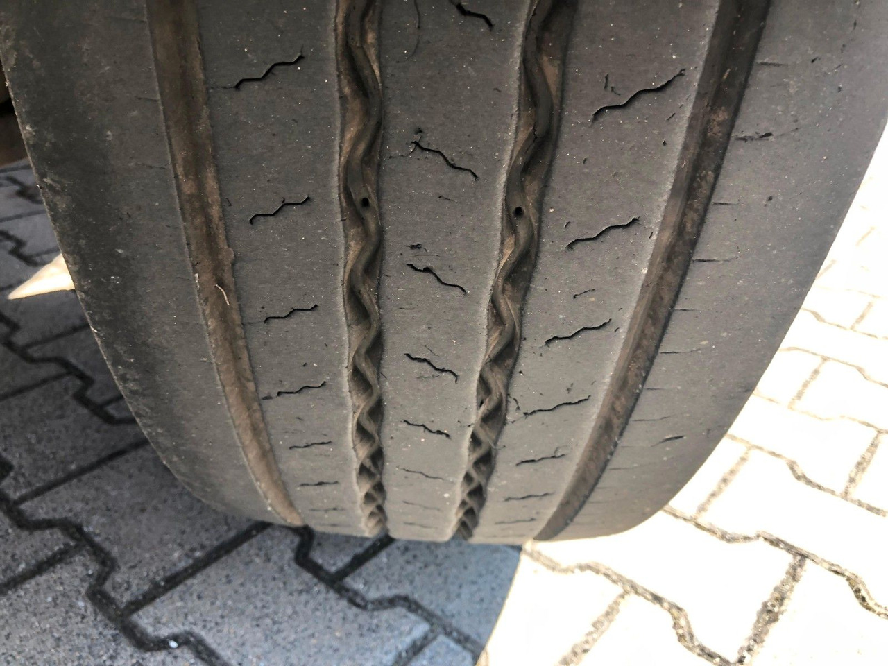 Kancalı yükleyici kamyon Volvo FE 350 6x2 Lenkachse*Alufelgen*HIAB*AHK*Klima: fotoğraf 25 Kancalı yükleyici kamyon Volvo FE 350 6x2 Lenkachse*Alufelgen*HIAB*AHK*Klima: fotoğraf 25