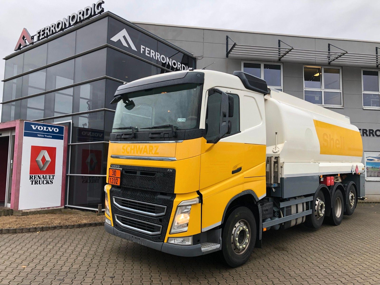 Volvo FH420 Tridem*ADR*3 Kammern 26700LT*ROHR*Sening - Tanker kamyon: fotoğraf 5 Volvo FH420 Tridem*ADR*3 Kammern 26700LT*ROHR*Sening - Tanker kamyon: fotoğraf 5