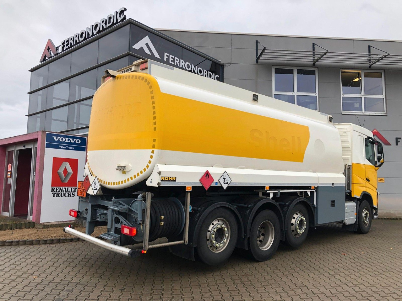 Volvo FH420 Tridem*ADR*3 Kammern 26700LT*ROHR*Sening - Tanker kamyon: fotoğraf 2 Volvo FH420 Tridem*ADR*3 Kammern 26700LT*ROHR*Sening - Tanker kamyon: fotoğraf 2
