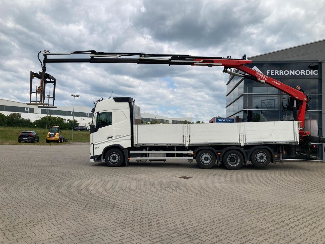 Volvo FH460 8x2 TRIDEM VLA&NLA gelenkt*FASSI F215AS.24 - Vinçli kamyon: fotoğraf 1 Volvo FH460 8x2 TRIDEM VLA&NLA gelenkt*FASSI F215AS.24 - Vinçli kamyon: fotoğraf 1