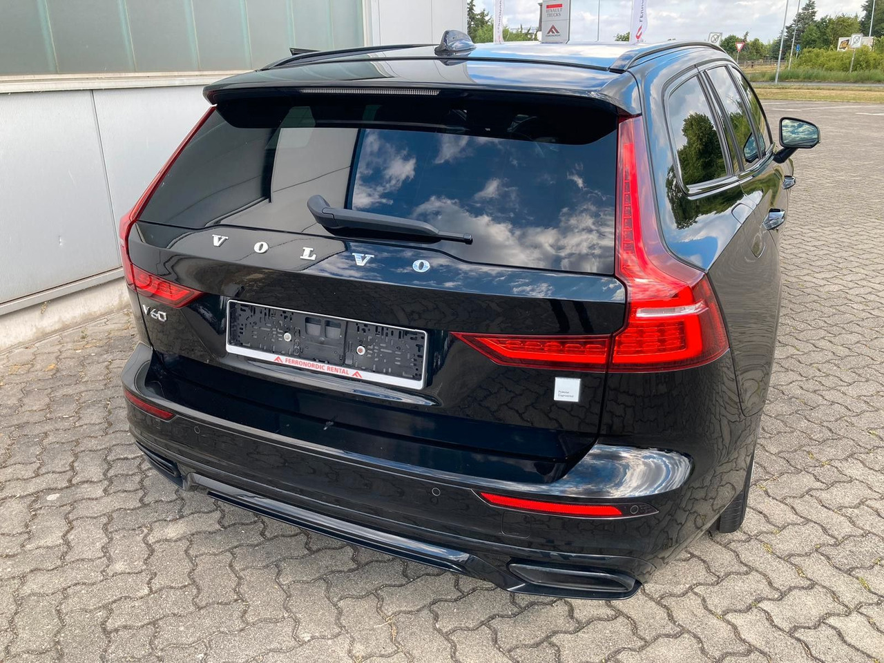 Volvo V60 T8 Polestar Engineered Plug-In Hybrid AWD - Binek araba: fotoğraf 4 Volvo V60 T8 Polestar Engineered Plug-In Hybrid AWD - Binek araba: fotoğraf 4