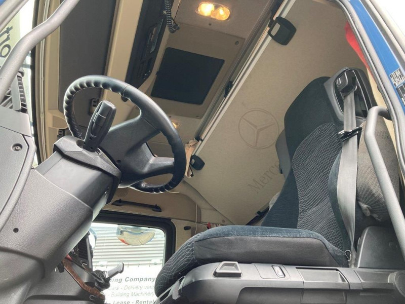 İç mekan fotoğrafi 1: Çekici Mercedes-Benz Actros 2863 LS 6x4