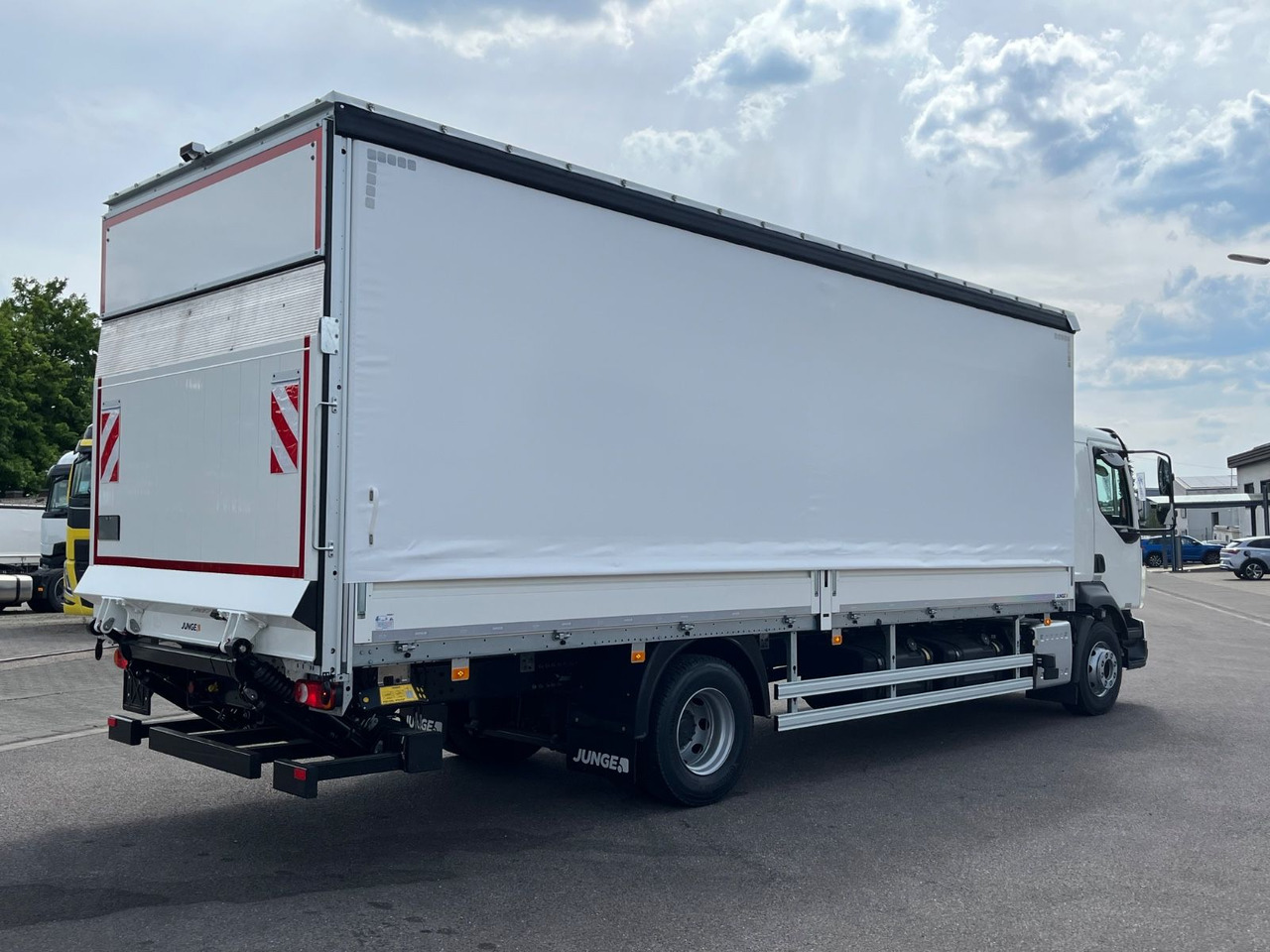 Volvo FL 14.245 Junge Schiebeplanenaufbau LBW - Tenteli kamyon: fotoğraf 5 Volvo FL 14.245 Junge Schiebeplanenaufbau LBW - Tenteli kamyon: fotoğraf 5