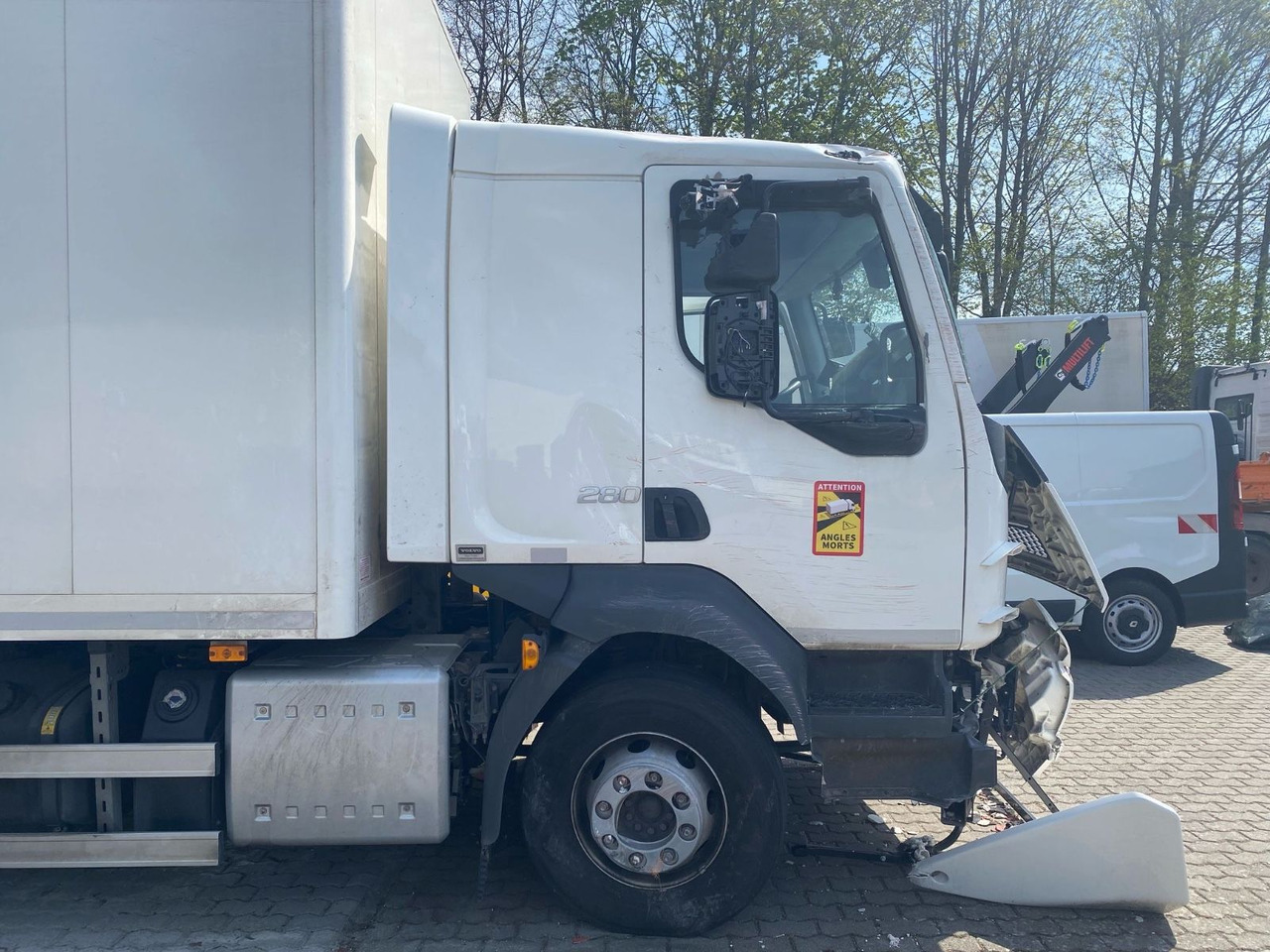 Volvo FL 16.280 Koffer Unfallschaden - Kapalı kasa kamyon: fotoğraf 2 Volvo FL 16.280 Koffer Unfallschaden - Kapalı kasa kamyon: fotoğraf 2