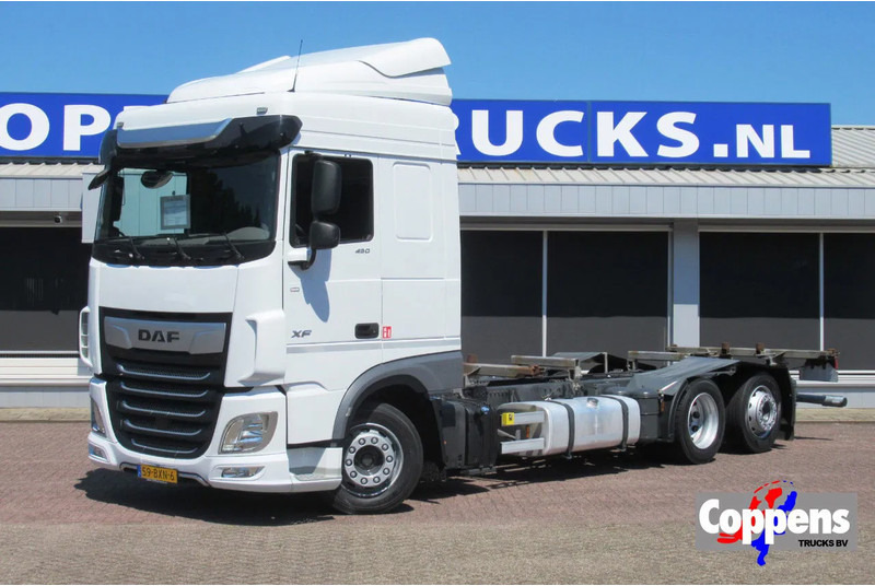 DAF XF 450 FAR BDF Systeem - Konteynır taşıyıcı/ Yedek karoser kamyon: fotoğraf 1 DAF XF 450 FAR BDF Systeem - Konteynır taşıyıcı/ Yedek karoser kamyon: fotoğraf 1