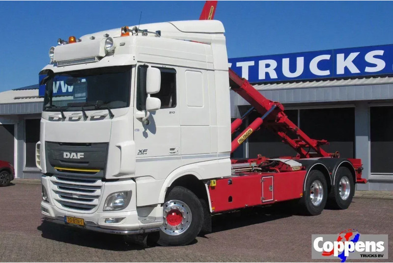 DAF XF 510 Fat 6x4 Euro 6 - Kancalı yükleyici kamyon: fotoğraf 1 DAF XF 510 Fat 6x4 Euro 6 - Kancalı yükleyici kamyon: fotoğraf 1