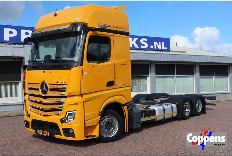 Mercedes-Benz Actros - Şasi kamyon: fotoğraf 1 Mercedes-Benz Actros - Şasi kamyon: fotoğraf 1