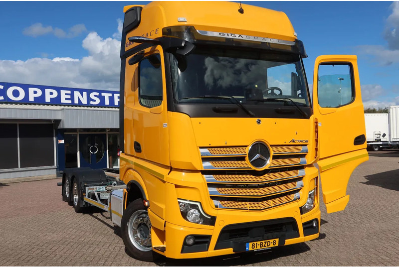 Mercedes-Benz Actros - Şasi kamyon: fotoğraf 2 Mercedes-Benz Actros - Şasi kamyon: fotoğraf 2
