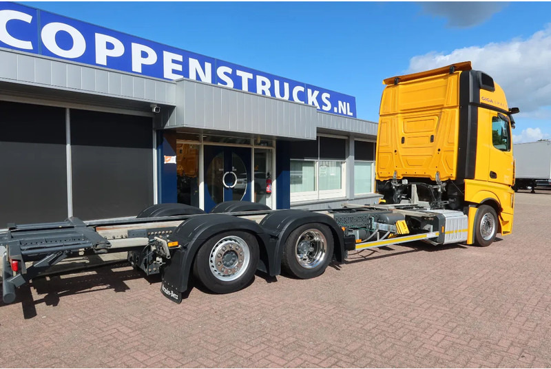 Mercedes-Benz Actros - Şasi kamyon: fotoğraf 3 Mercedes-Benz Actros - Şasi kamyon: fotoğraf 3