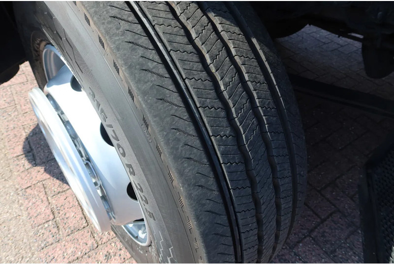 Mercedes-Benz Antos 2127 L Bak + klep 2000 kg Euro 6 - Kapalı kasa kamyon: fotoğraf 5 Mercedes-Benz Antos 2127 L Bak + klep 2000 kg Euro 6 - Kapalı kasa kamyon: fotoğraf 5