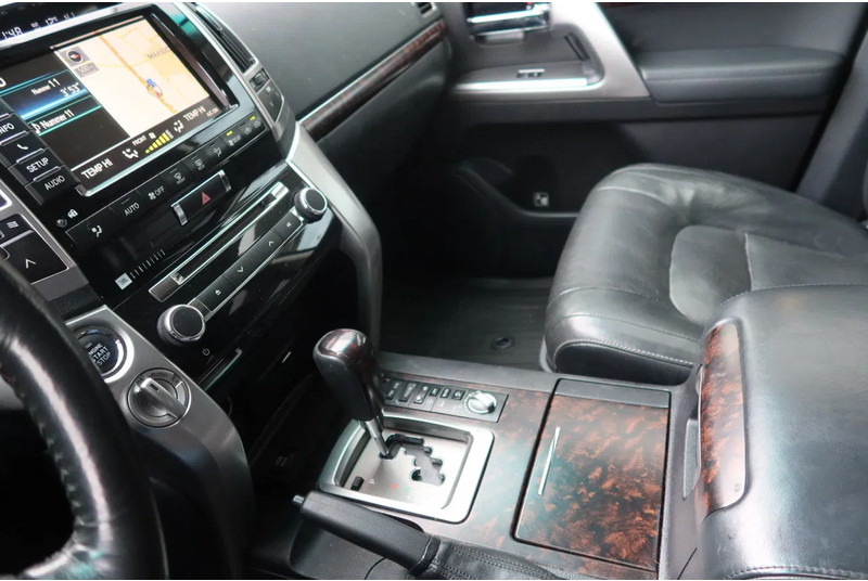 Toyota Land Cruiser V8 200 V8. 4.5D Executive. 7 Persoons. Luchtvering. Marge voertuig - Binek araba: fotoğraf 5 Toyota Land Cruiser V8 200 V8. 4.5D Executive. 7 Persoons. Luchtvering. Marge voertuig - Binek araba: fotoğraf 5