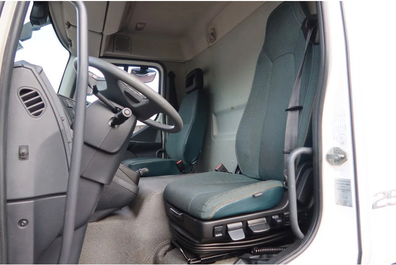 Volvo FL Bak + Dhollandia klep 2000 Kg - Kapalı kasa kamyon: fotoğraf 5 Volvo FL Bak + Dhollandia klep 2000 Kg - Kapalı kasa kamyon: fotoğraf 5