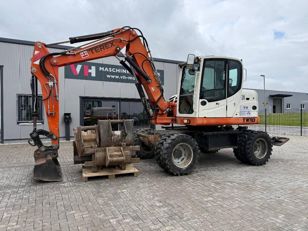 Terex TW 110 - Tekerlekli ekskavatör: fotoğraf 1 Terex TW 110 - Tekerlekli ekskavatör: fotoğraf 1