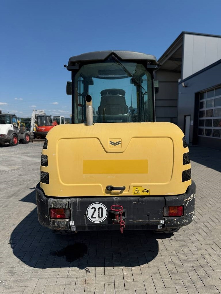 Yanmar V 80 - Tekerlekli yükleyici: fotoğraf 4 Yanmar V 80 - Tekerlekli yükleyici: fotoğraf 4
