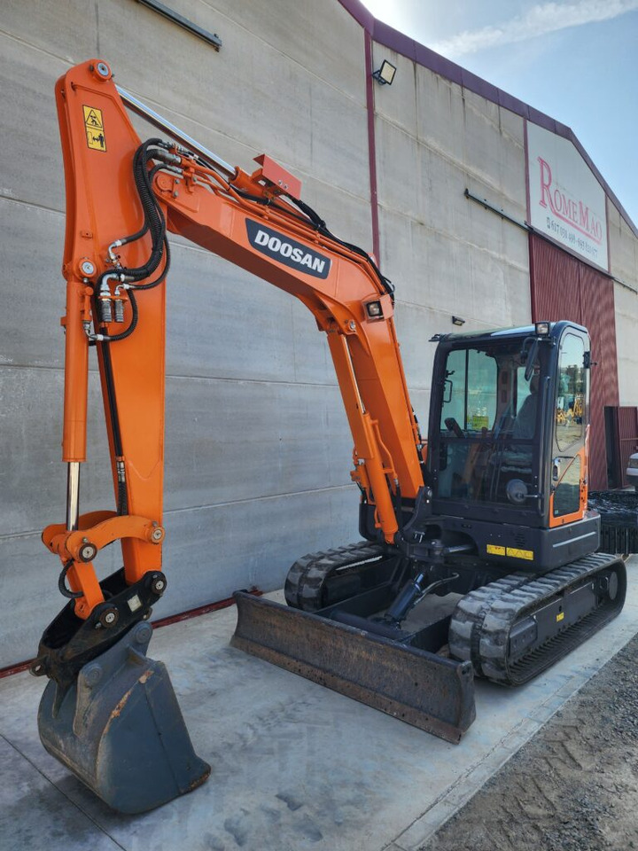 DOOSAN DX63R-3 - Mini ekskavatör: fotoğraf 2 DOOSAN DX63R-3 - Mini ekskavatör: fotoğraf 2