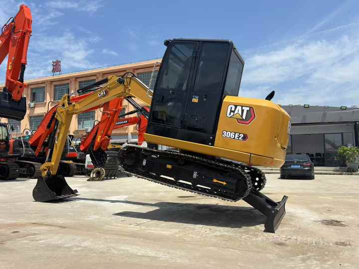 6 Ton Used Cat 305.5 306 307e 308 Crawler Excavator Mini Caterpillar 305.5 E2 for Sale China Cat305.5 Cat305.5e2 Low Price - Ekskavatör: fotoğraf 4 6 Ton Used Cat 305.5 306 307e 308 Crawler Excavator Mini Caterpillar 305.5 E2 for Sale China Cat305.5 Cat305.5e2 Low Price - Ekskavatör: fotoğraf 4