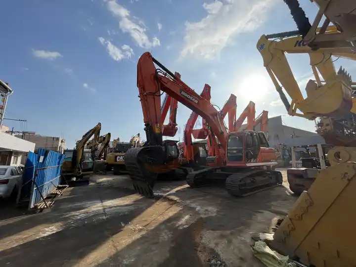 90% new and low hours used excavators Doosan DX300LC second hand excavators 30tons excavator new arrivedd in stock for sale - Ekskavatör: fotoğraf 4 90% new and low hours used excavators Doosan DX300LC second hand excavators 30tons excavator new arrivedd in stock for sale - Ekskavatör: fotoğraf 4