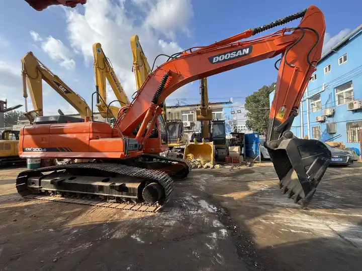90% new and low hours used excavators Doosan DX300LC second hand excavators 30tons excavator new arrivedd in stock for sale - Ekskavatör: fotoğraf 5 90% new and low hours used excavators Doosan DX300LC second hand excavators 30tons excavator new arrivedd in stock for sale - Ekskavatör: fotoğraf 5
