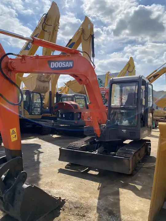 Competitive Price Original Used Doosan Excavator Dh55 With Good Condition for Sale - Mini ekskavatör: fotoğraf 4 Competitive Price Original Used Doosan Excavator Dh55 With Good Condition for Sale - Mini ekskavatör: fotoğraf 4
