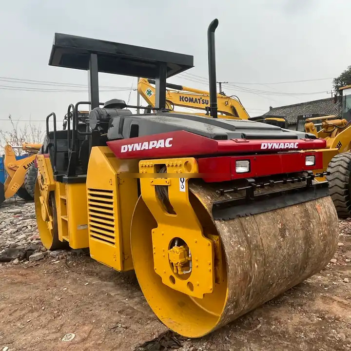 High Quality Used Industrial Compactor Machine Dynapac Cc 422 Hydraulic Vibrating Road Roller For Sale With High Quality - Yol silindiri: fotoğraf 2 High Quality Used Industrial Compactor Machine Dynapac Cc 422 Hydraulic Vibrating Road Roller For Sale With High Quality - Yol silindiri: fotoğraf 2