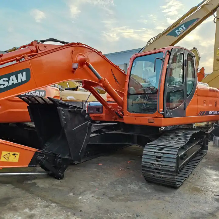 High Quality and Low price Used Doosan Dx60 Wheeled Excavator In Good Condition 6-ton Mini 6t Excavator for sale - Paletli ekskavatör: fotoğraf 2 High Quality and Low price Used Doosan Dx60 Wheeled Excavator In Good Condition 6-ton Mini 6t Excavator for sale - Paletli ekskavatör: fotoğraf 2