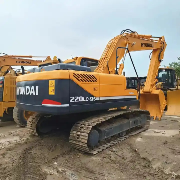 Hyundai 220LC-9s excavator Cheap Price Used large Excavator 22 Ton Hydraulic Digger Crawler in China - Paletli ekskavatör: fotoğraf 1 Hyundai 220LC-9s excavator Cheap Price Used large Excavator 22 Ton Hydraulic Digger Crawler in China - Paletli ekskavatör: fotoğraf 1