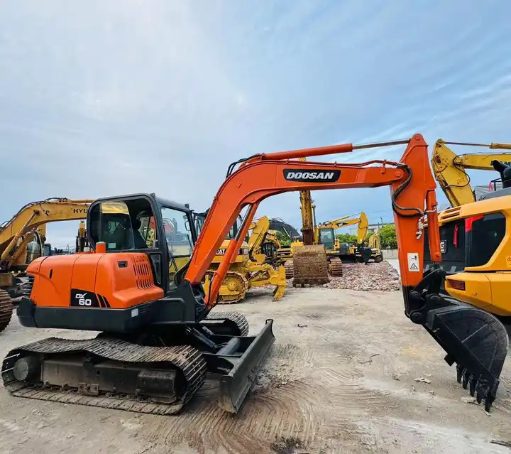 Nice Performance 6t Small Used Excavator,Original Korea Doosan Used Excavators Doosan Dx60 For Sale In Shanghai - Paletli ekskavatör: fotoğraf 3 Nice Performance 6t Small Used Excavator,Original Korea Doosan Used Excavators Doosan Dx60 For Sale In Shanghai - Paletli ekskavatör: fotoğraf 3