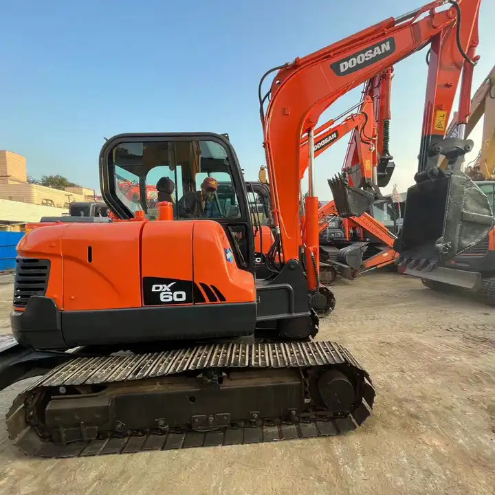 Original Top Sale High Performance Slightly Used Doosan Dx60 Tracked Excavator For Landscaping In Shanghai - Paletli ekskavatör: fotoğraf 1 Original Top Sale High Performance Slightly Used Doosan Dx60 Tracked Excavator For Landscaping In Shanghai - Paletli ekskavatör: fotoğraf 1