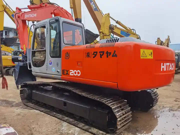Popular Second Hand Hitachi Excavator Ex200 Used Hitachi Crawler Digger Original Made In Japan at Low Price For Sale - Paletli ekskavatör: fotoğraf 2 Popular Second Hand Hitachi Excavator Ex200 Used Hitachi Crawler Digger Original Made In Japan at Low Price For Sale - Paletli ekskavatör: fotoğraf 2