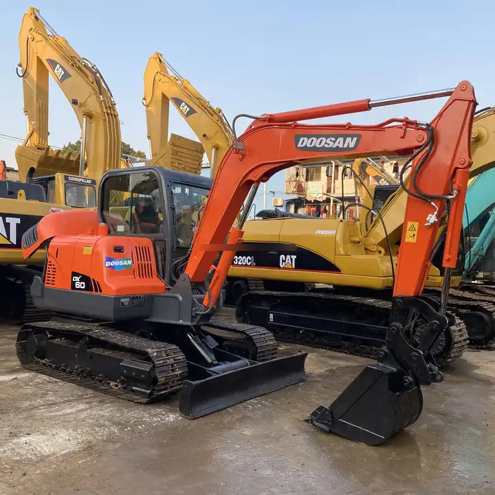 Top Grade In Stock Doosan DX60 Used 6 Ton Hydraulic Crawler Excavator Digger High Quality Factory Price Used 6 Ton - Paletli ekskavatör: fotoğraf 1 Top Grade In Stock Doosan DX60 Used 6 Ton Hydraulic Crawler Excavator Digger High Quality Factory Price Used 6 Ton - Paletli ekskavatör: fotoğraf 1