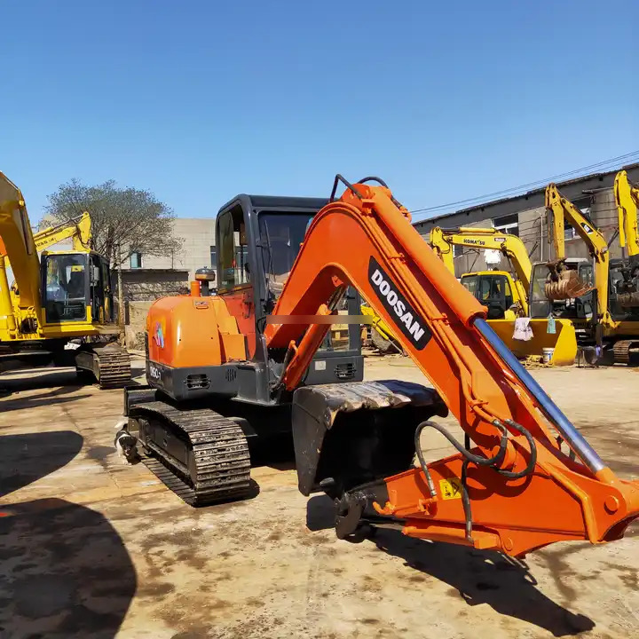 Used Doosan Machinery for Sale Mini excavator DH55-V DH60-7 for sale Fast Delivery Competitive Price Digger Hydraulic Excavator - Paletli ekskavatör: fotoğraf 3 Used Doosan Machinery for Sale Mini excavator DH55-V DH60-7 for sale Fast Delivery Competitive Price Digger Hydraulic Excavator - Paletli ekskavatör: fotoğraf 3