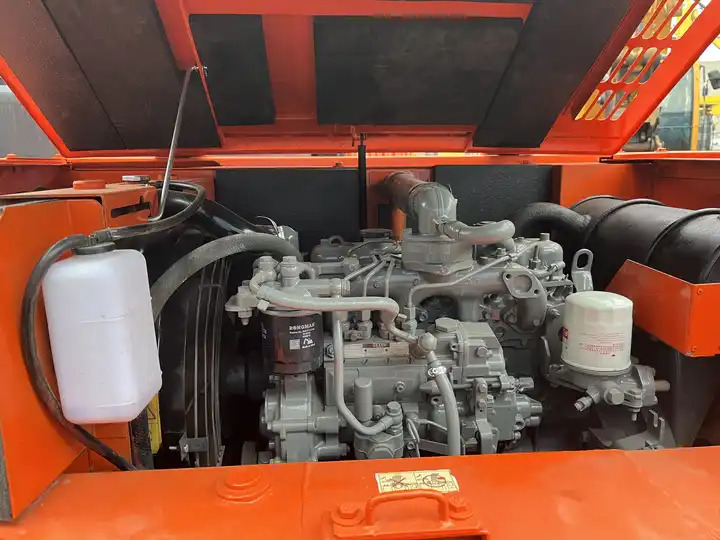 Used Hitachi excavator ZX70 in good condition for sale - Paletli ekskavatör: fotoğraf 3 Used Hitachi excavator ZX70 in good condition for sale - Paletli ekskavatör: fotoğraf 3
