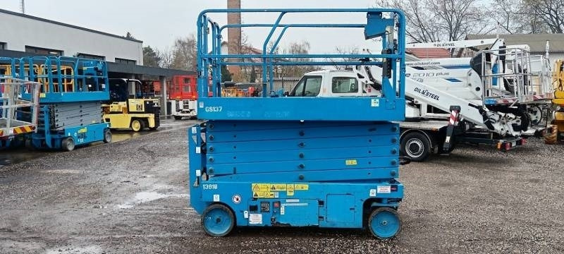 Genie GS4047 - 13,7m - electric - Makasli platform: fotoğraf 4 Genie GS4047 - 13,7m - electric - Makasli platform: fotoğraf 4