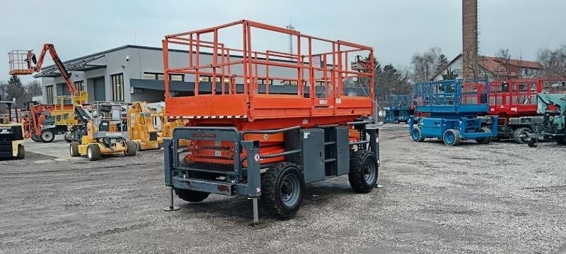 SkyJack SJ8831 - 11,27 m - 4x4 - Makasli platform: fotoğraf 2 SkyJack SJ8831 - 11,27 m - 4x4 - Makasli platform: fotoğraf 2