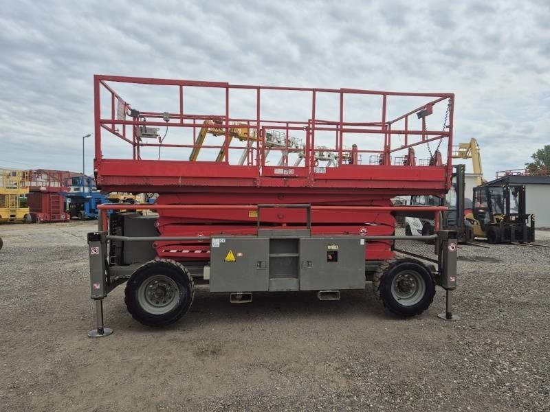 SkyJack SJ9241 - 14,5 m - 4x4 - Makasli platform: fotoğraf 4 SkyJack SJ9241 - 14,5 m - 4x4 - Makasli platform: fotoğraf 4