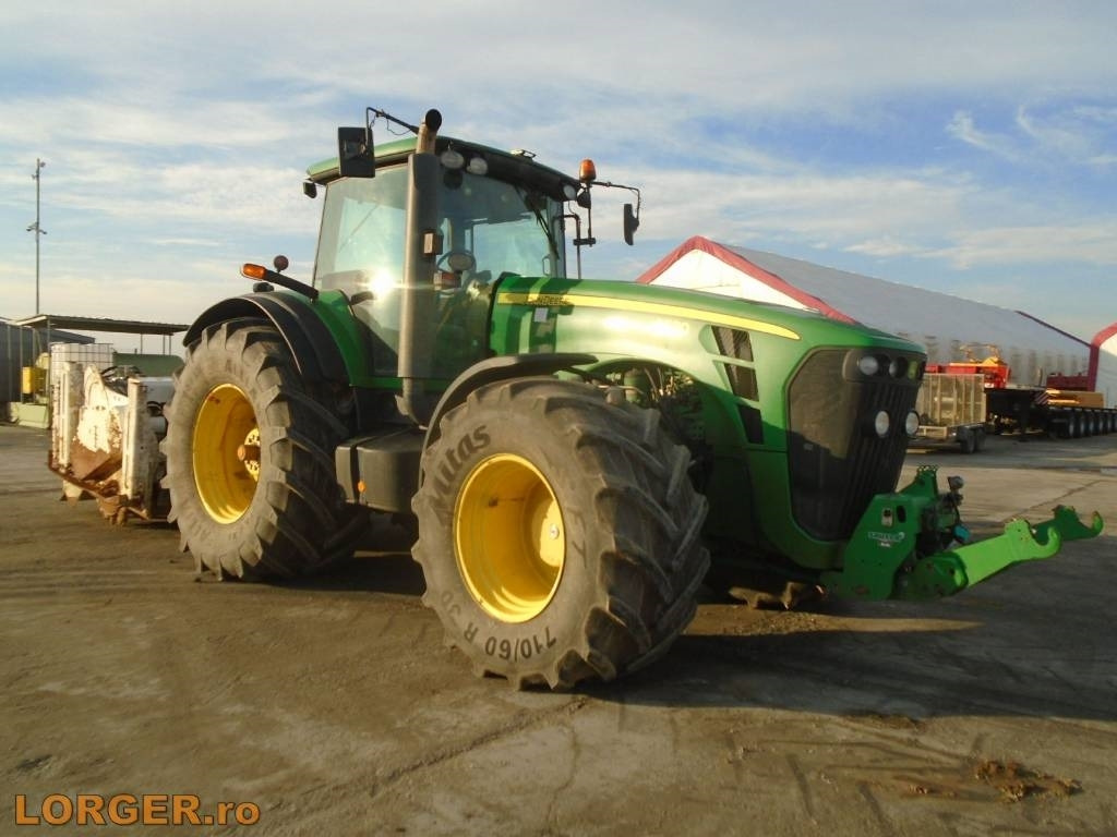 John Deere 8530 cu stabilizator de sol Wirtgen WS 250. - Traktör: fotoğraf 1 John Deere 8530 cu stabilizator de sol Wirtgen WS 250. - Traktör: fotoğraf 1