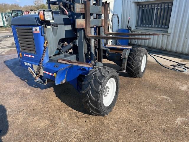 MOFFET M8-25.4 3X3X3 M8-25.4 MULTIDIRECTIONNEL - Kamyona monte forklift: fotoğraf 3 MOFFET M8-25.4 3X3X3 M8-25.4 MULTIDIRECTIONNEL - Kamyona monte forklift: fotoğraf 3