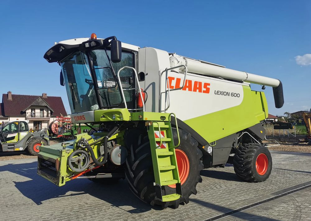 Claas Lexion 600 - Biçerdöver: fotoğraf 1 Claas Lexion 600 - Biçerdöver: fotoğraf 1