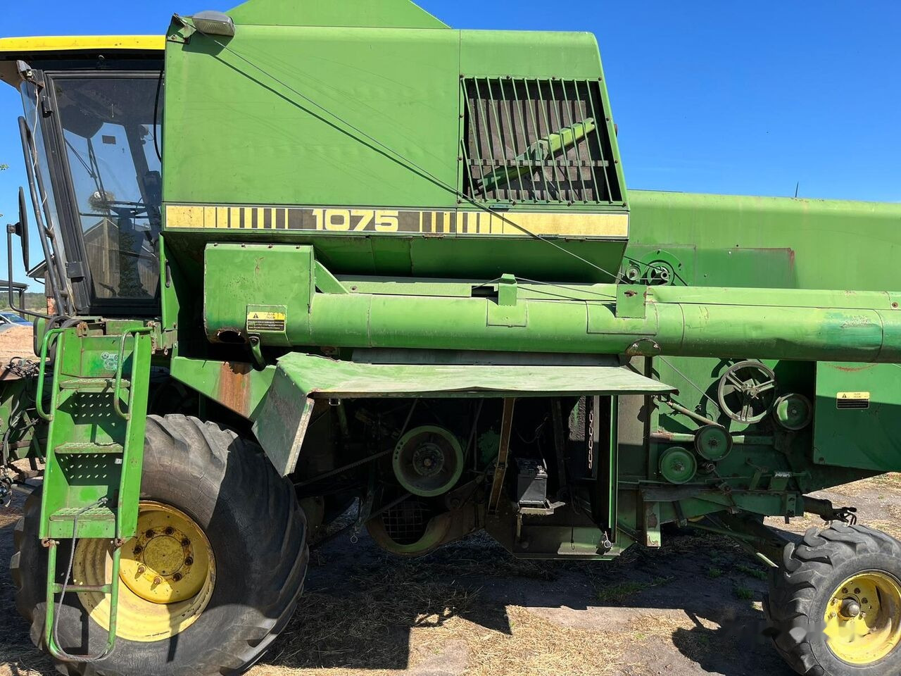 John Deere 1075 - Biçerdöver: fotoğraf 1 John Deere 1075 - Biçerdöver: fotoğraf 1
